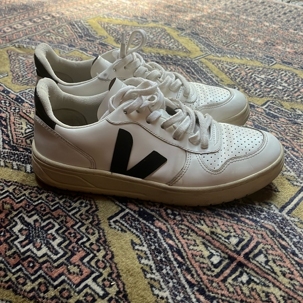 Women’s Veja Campo Sneakers EUR 38 US 7